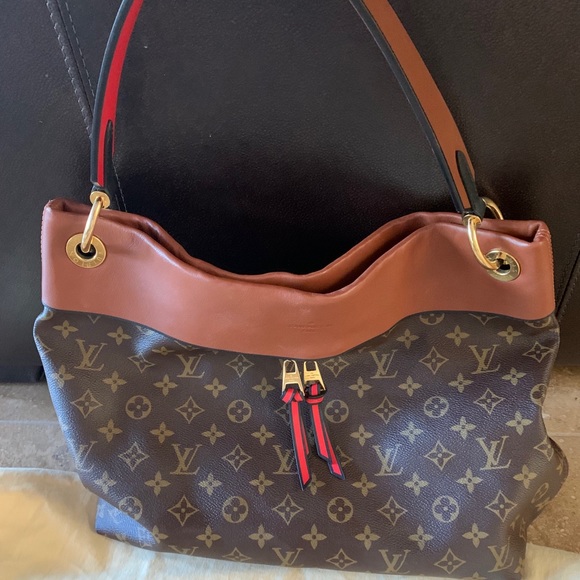 Gently used Louis Vuitton shoulder bag - Picture 2 of 5
